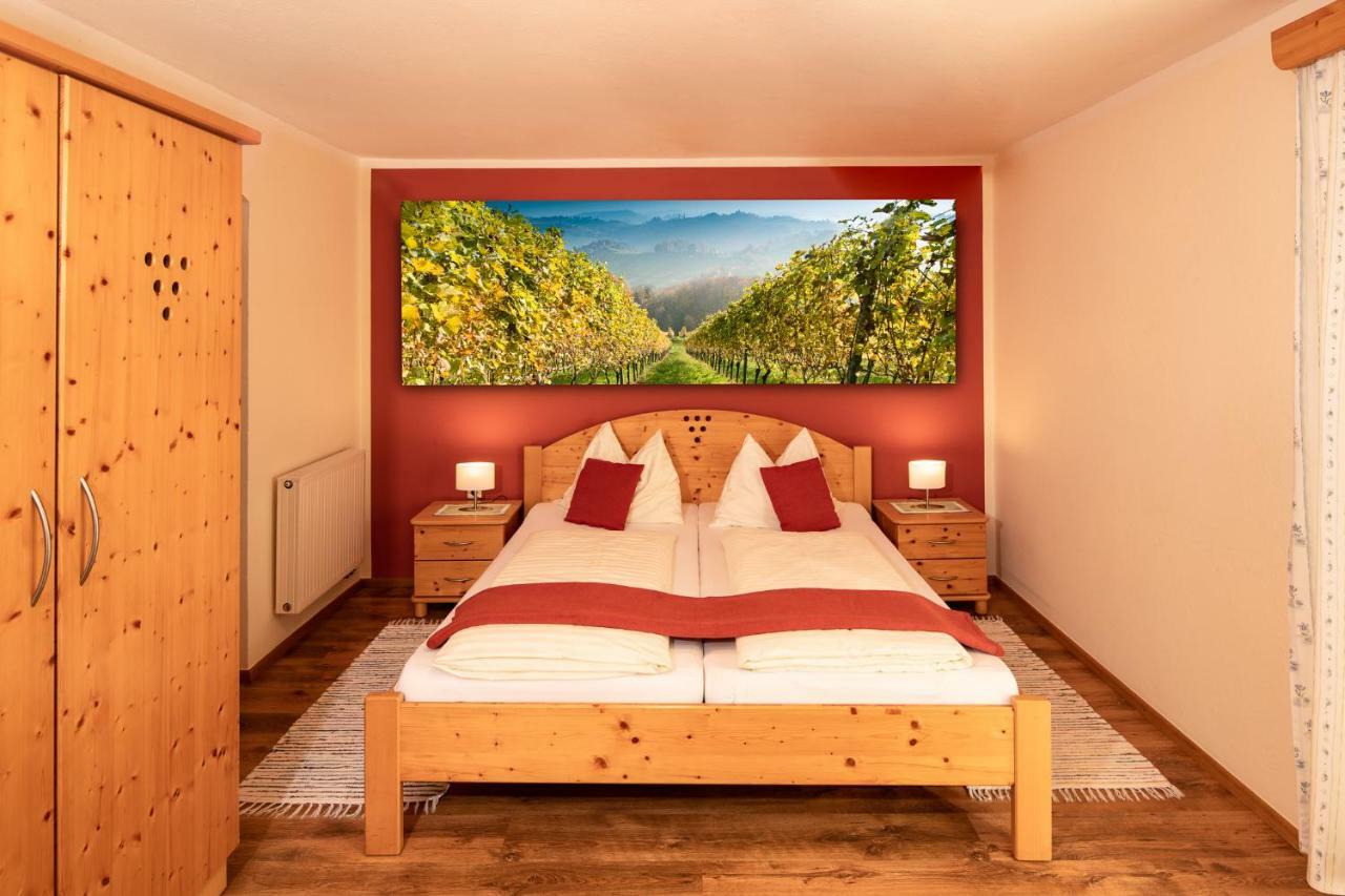 Hotel Familienweingut Oberer Germuth Leutschach Esterno foto