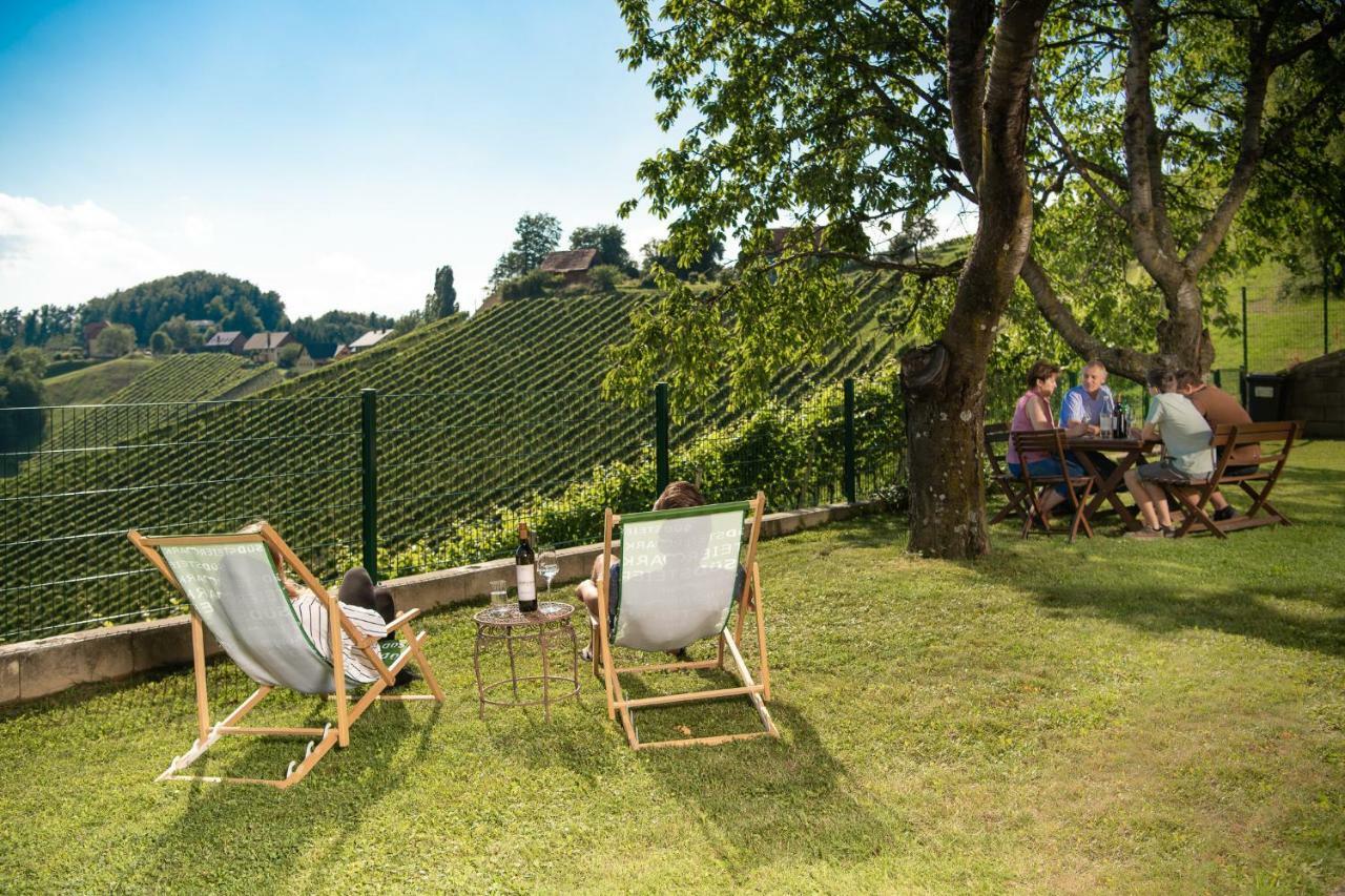 Hotel Familienweingut Oberer Germuth Leutschach Esterno foto